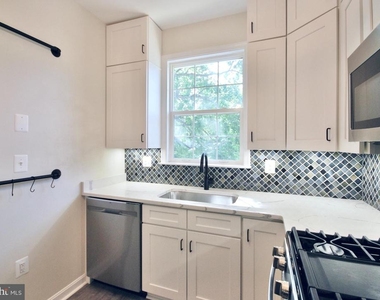 11401 Gate Hill Place - Photo Thumbnail 7