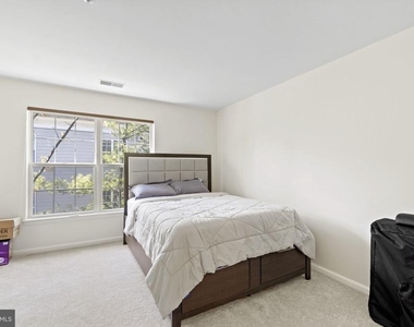 6601 Thackwell Way - Photo Thumbnail 10