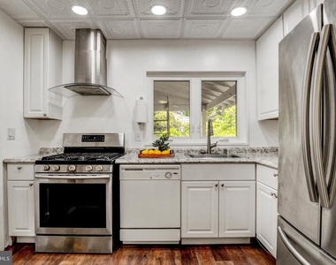 6323 Howe Place - Photo Thumbnail 4
