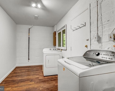 6323 Howe Place - Photo Thumbnail 12