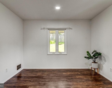 6323 Howe Place - Photo Thumbnail 22