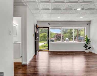 6323 Howe Place - Photo Thumbnail 6