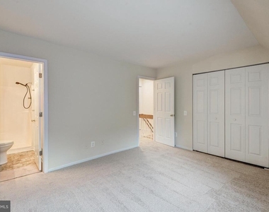 1502 Farsta Court - Photo Thumbnail 14