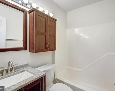 1502 Farsta Court - Photo Thumbnail 17
