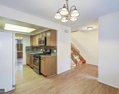 1502 Farsta Court - Photo Thumbnail 3