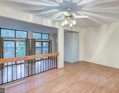 1502 Farsta Court - Photo Thumbnail 8