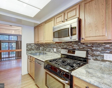 1502 Farsta Court - Photo Thumbnail 5