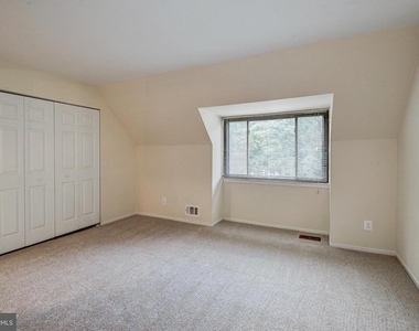1502 Farsta Court - Photo Thumbnail 13