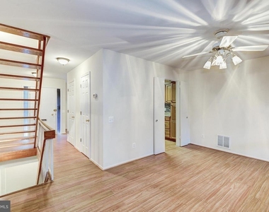 1502 Farsta Court - Photo Thumbnail 6