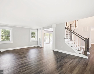 1518 Gingerwood Court - Photo Thumbnail 7