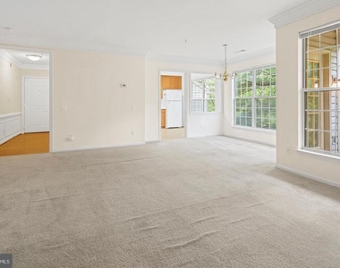 7014 Metropolitan Place - Photo Thumbnail 5