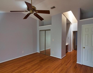 5901 Saint Giles Way - Photo Thumbnail 6