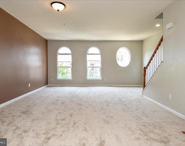 7810 Locust Leaf Lane - Photo Thumbnail 14