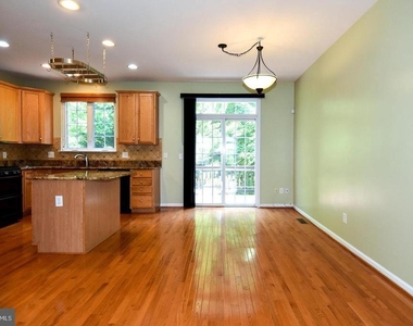 7810 Locust Leaf Lane - Photo Thumbnail 9