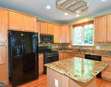 7810 Locust Leaf Lane - Photo Thumbnail 11
