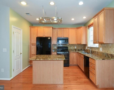 7810 Locust Leaf Lane - Photo Thumbnail 8