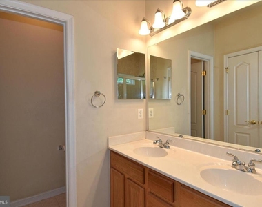 7810 Locust Leaf Lane - Photo Thumbnail 32