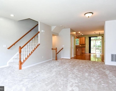7810 Locust Leaf Lane - Photo Thumbnail 17