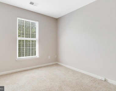 8482 Hallie Rose Street - Photo Thumbnail 14