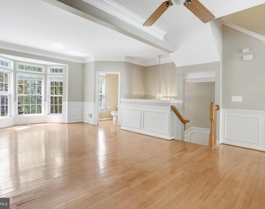 8482 Hallie Rose Street - Photo Thumbnail 7