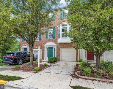 8482 Hallie Rose Street - Photo Thumbnail 5