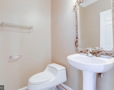 8482 Hallie Rose Street - Photo Thumbnail 20