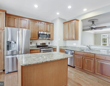8482 Hallie Rose Street - Photo Thumbnail 9