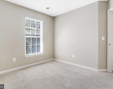 8482 Hallie Rose Street - Photo Thumbnail 12