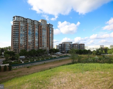 8220 Crestwood Heights Drive - Photo Thumbnail 10