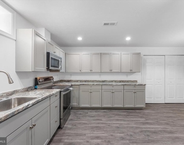 217 Bridgewater Drive - Photo Thumbnail 4