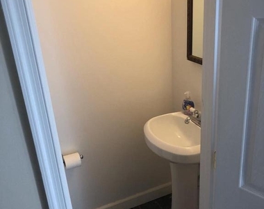 161 Leeds Court W - Photo Thumbnail 7
