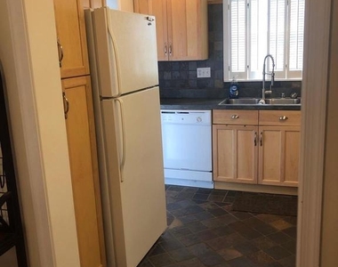 161 Leeds Court W - Photo Thumbnail 2