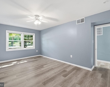 9453 Fairfax Boulevard - Photo Thumbnail 14