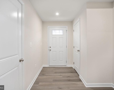 7263 Congressional Circle - Photo Thumbnail 5