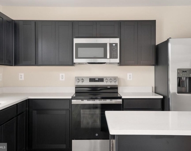 7263 Congressional Circle - Photo Thumbnail 16