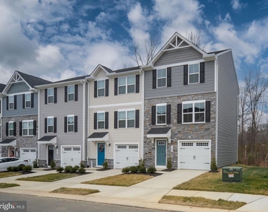 7263 Congressional Circle - Photo Thumbnail 3