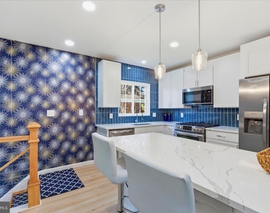 3454 Martha Custis Drive - Photo Thumbnail 10