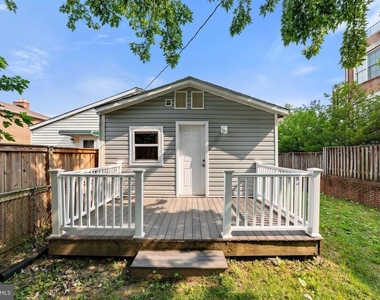109 E Reed Avenue - Photo Thumbnail 2