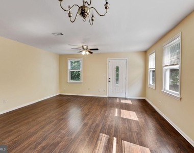 109 E Reed Avenue - Photo Thumbnail 10