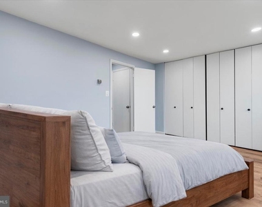 4520 King Street - Photo Thumbnail 9