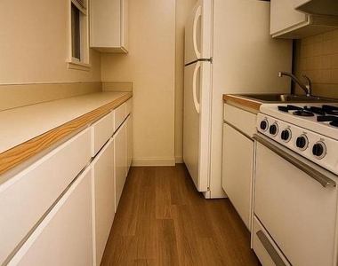 1121 Arlington Boulevard - Photo Thumbnail 6