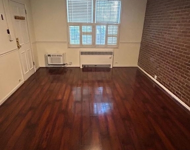 230 N Thomas Street N - Photo Thumbnail 1