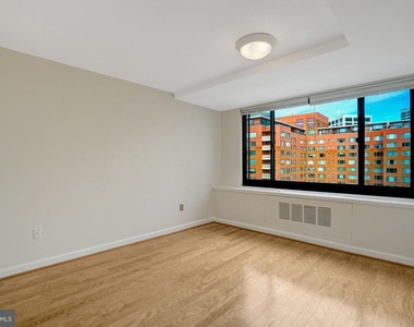 1021 Arlington Boulevard - Photo Thumbnail 16