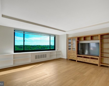 1021 Arlington Boulevard - Photo Thumbnail 7