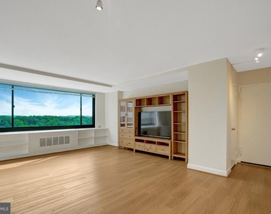 1021 Arlington Boulevard - Photo Thumbnail 4