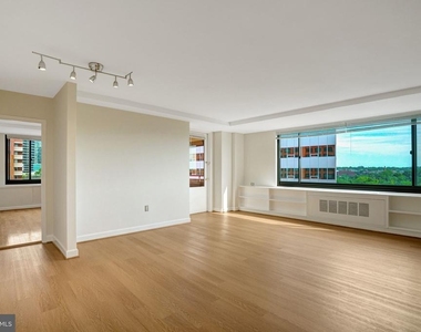 1021 Arlington Boulevard - Photo Thumbnail 5