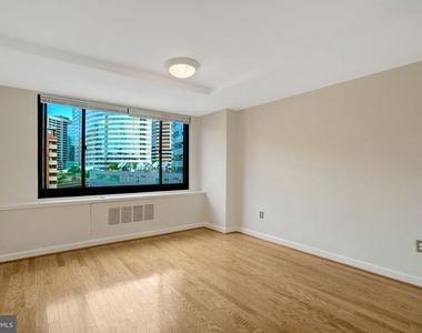 1021 Arlington Boulevard - Photo Thumbnail 14