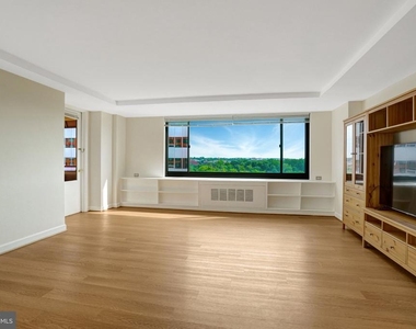 1021 Arlington Boulevard - Photo Thumbnail 6