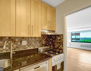1021 Arlington Boulevard - Photo Thumbnail 12