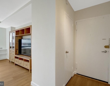 1021 Arlington Boulevard - Photo Thumbnail 3